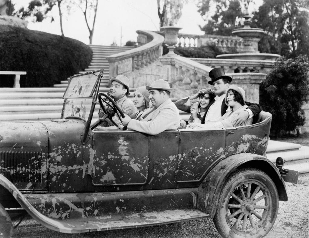 Groupe en voiture ancienne