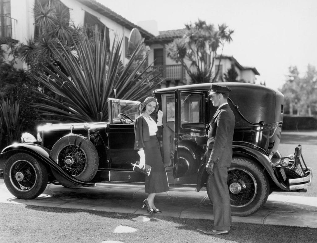 Femme riche et son chauffeur