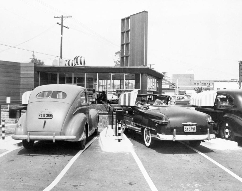 Voitures anciennes au drive in