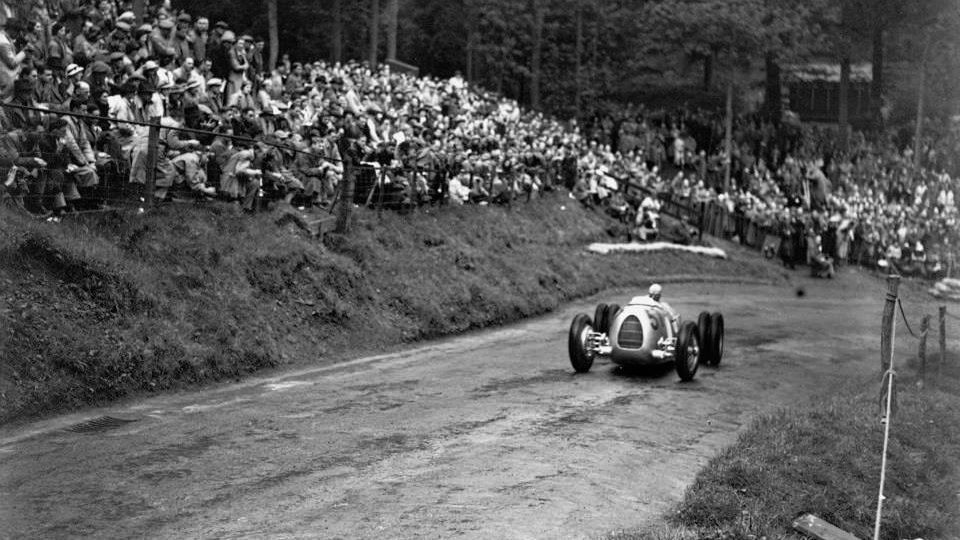 Automobile de course historique