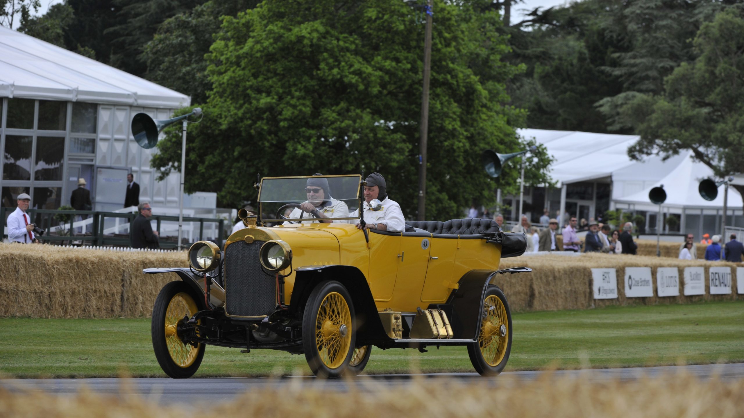 Voiture d'avant-guerre