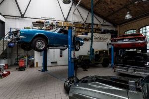 Garage de voitures anciennes