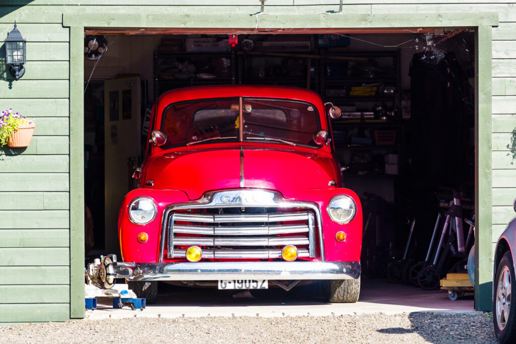 Pickup américain au garage