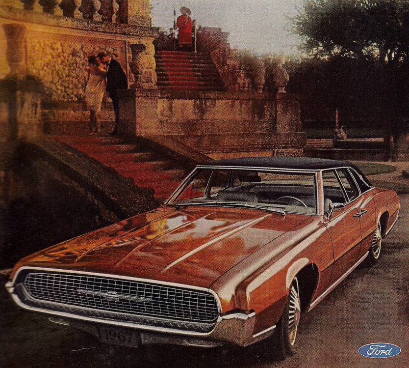 Voiture américaine de luxe Ford Thunderbird