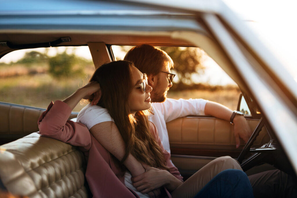 Couple voiture américaine