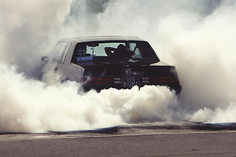 Burnout en voiture ancienne