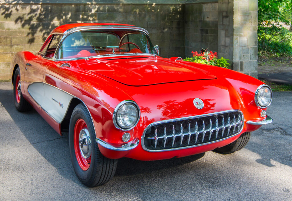 Corvette C1 rouge avec hard top