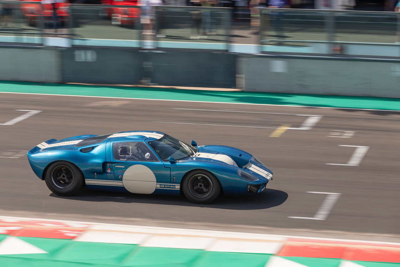 Ford GT40 sur circuit