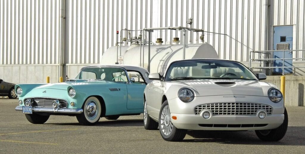 Thunderbird classique et Thunderbird moderne