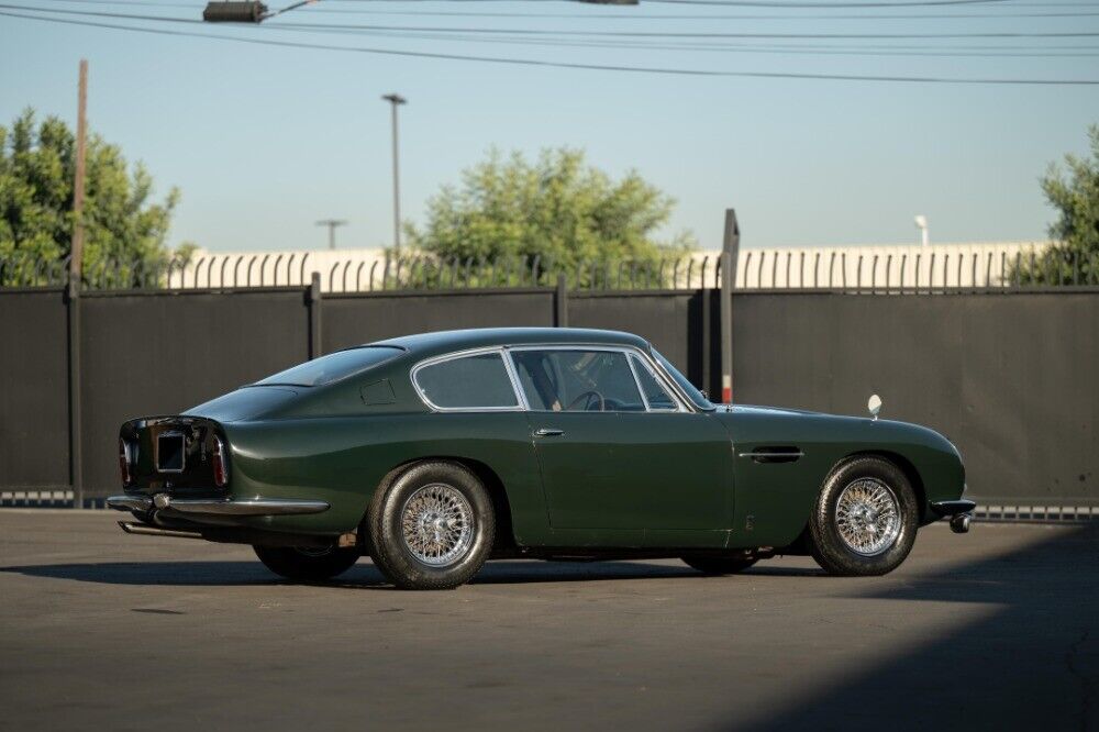 Aston-Martin-DB6-1966-3