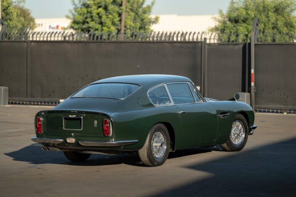 Aston-Martin-DB6-1966-4