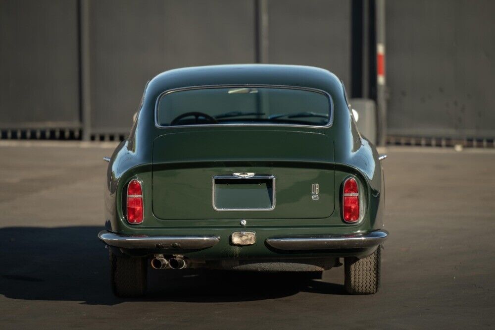 Aston-Martin-DB6-1966-5