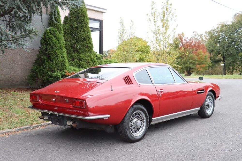 Aston-Martin-DBS-1970-4