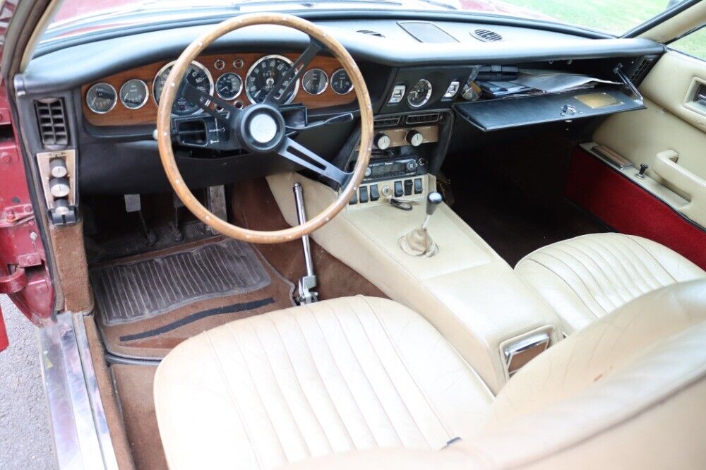 Aston-Martin-DBS-1970-6