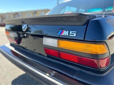 BMW-M5-Berline-1988-7
