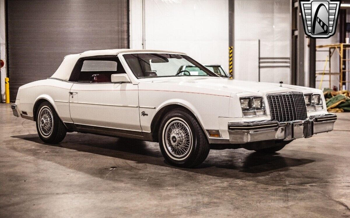 Buick-Riviera-1982-8
