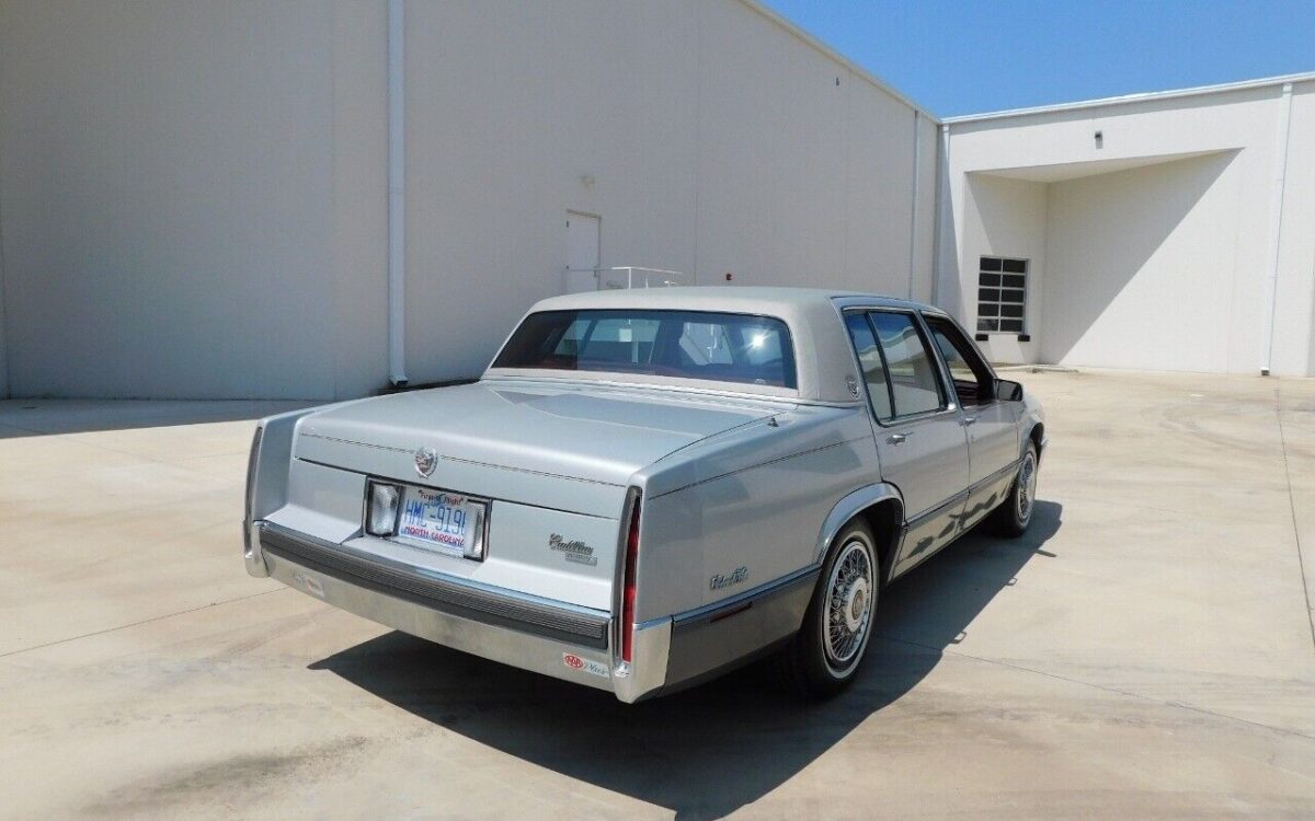 Cadillac-DeVille-1989-10