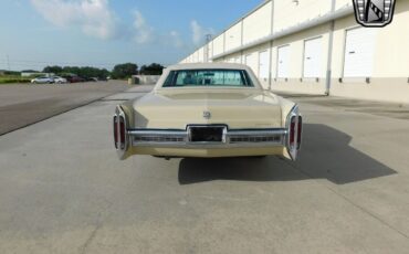 Cadillac-Fleetwood-1966-4