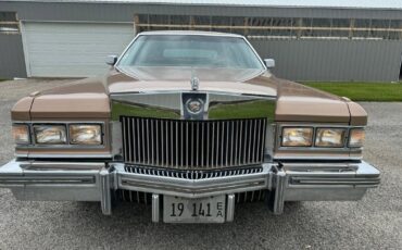 Cadillac-Fleetwood-1975-6