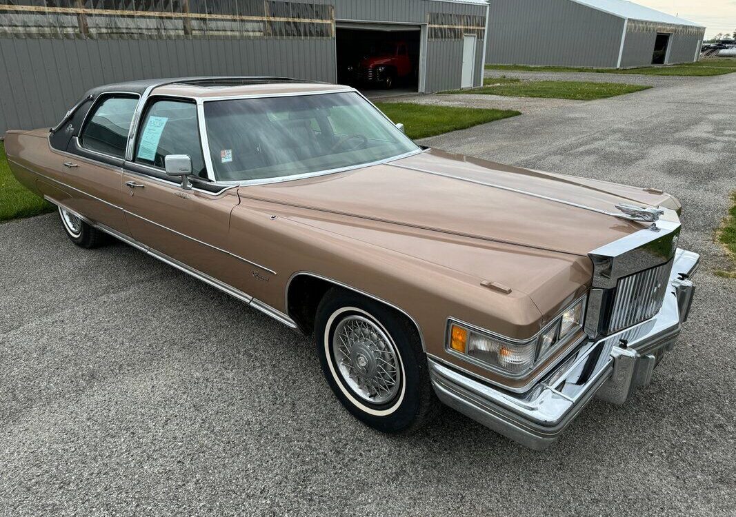 Cadillac-Fleetwood-1975-9