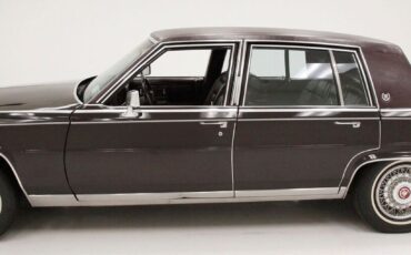 Cadillac-Fleetwood-Berline-1986-1