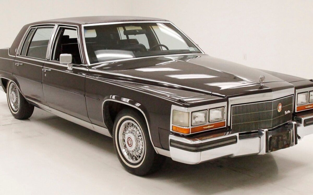 Cadillac-Fleetwood-Berline-1986-5