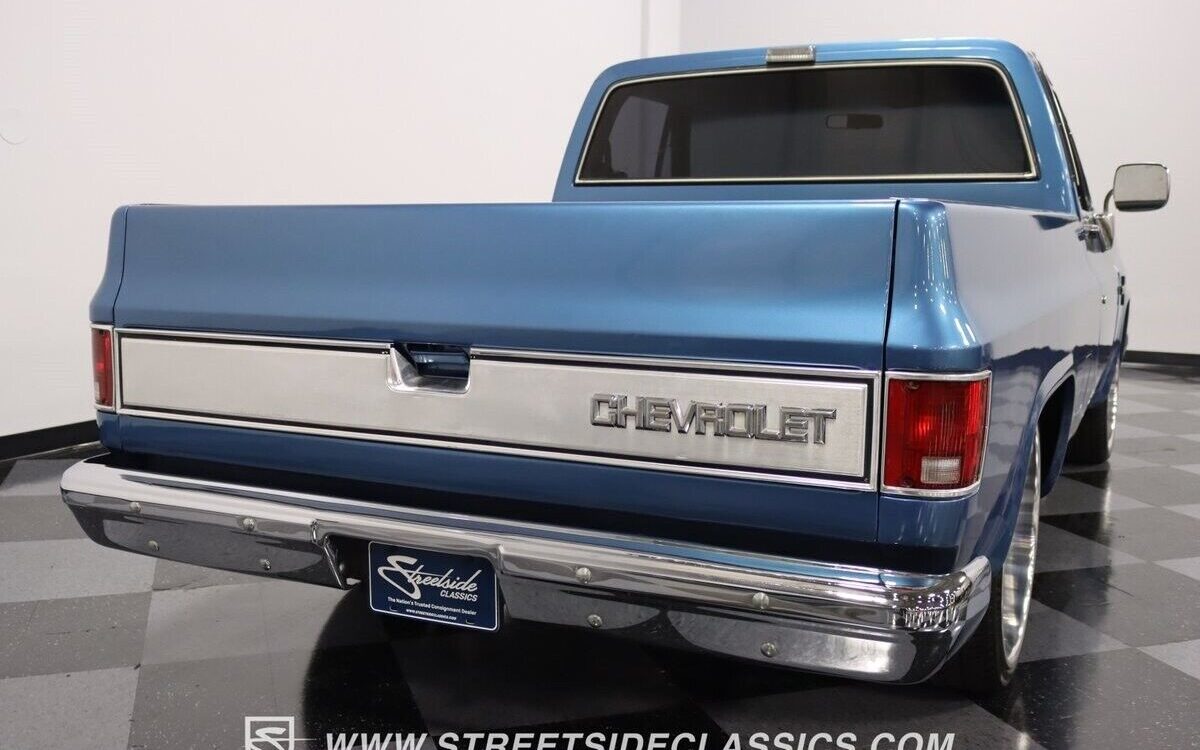 Chevrolet-C-10-Pickup-1983-9