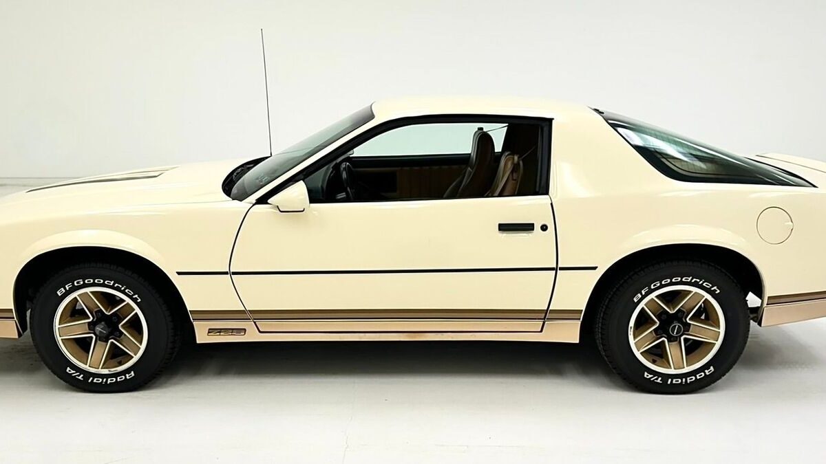 Chevrolet-Camaro-Coupe-1984-1