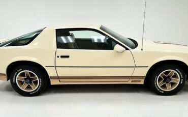 Chevrolet-Camaro-Coupe-1984-5