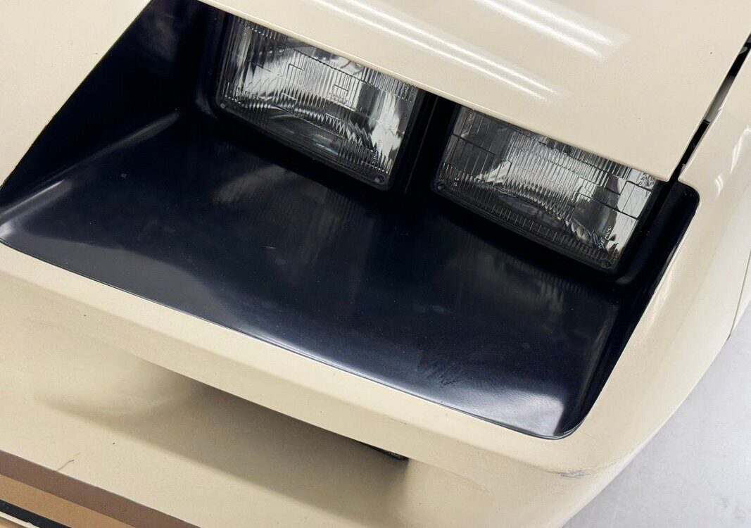 Chevrolet-Camaro-Coupe-1984-9