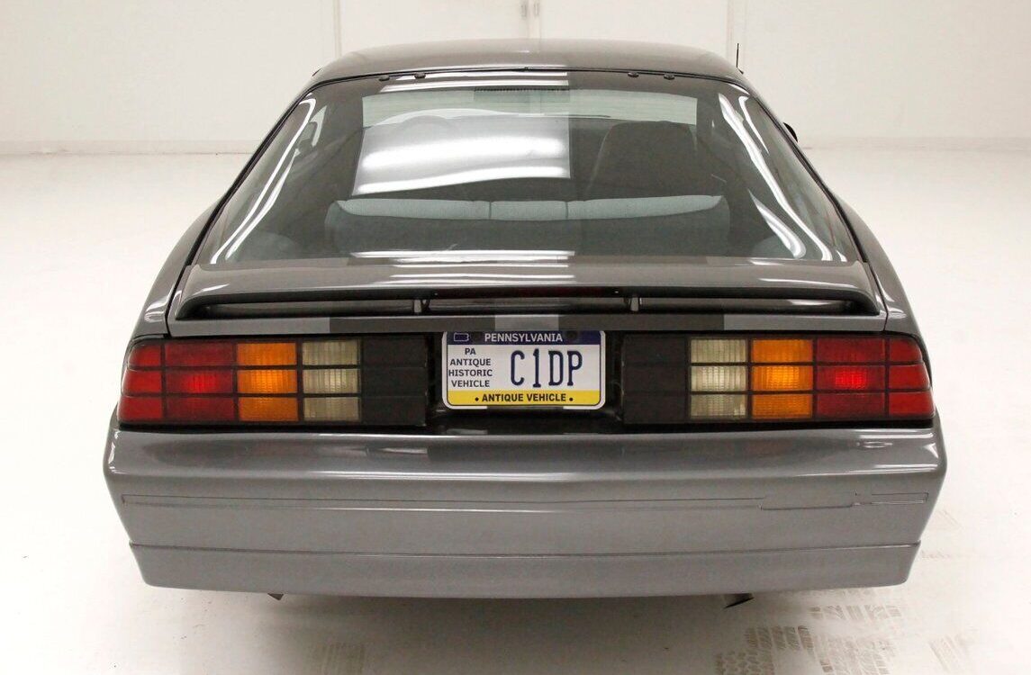 Chevrolet-Camaro-Coupe-1988-3