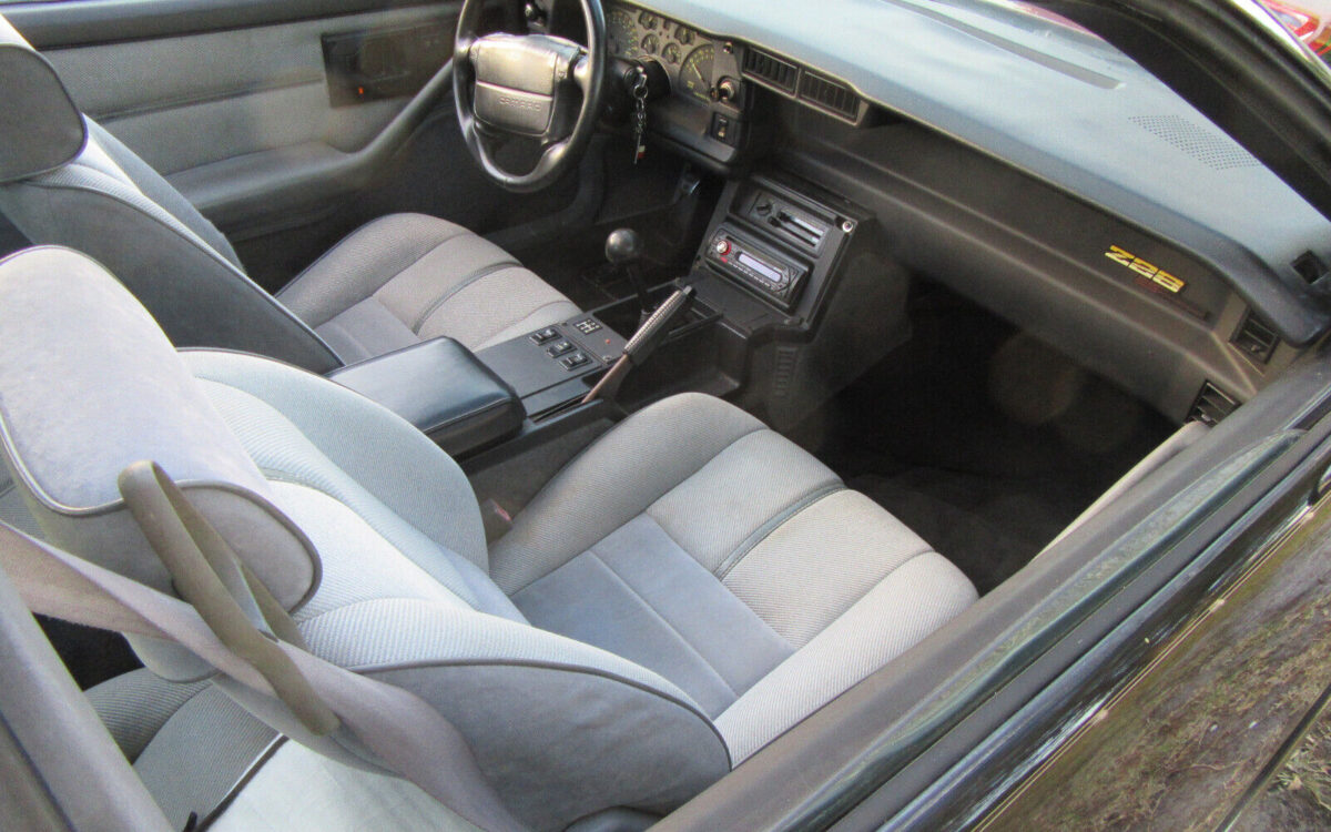 Chevrolet-Camaro-Coupe-1992-11