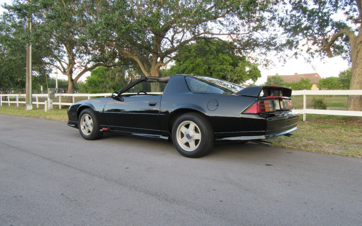 Chevrolet-Camaro-Coupe-1992-3