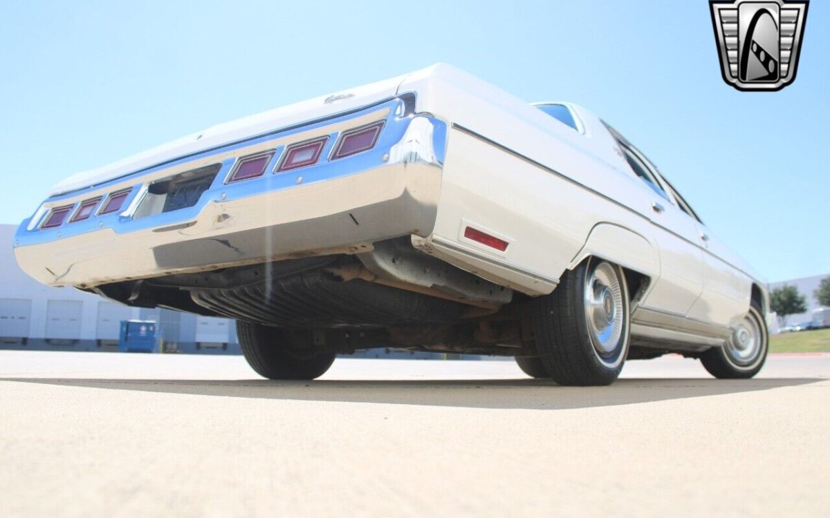 Chevrolet-Caprice-1973-5
