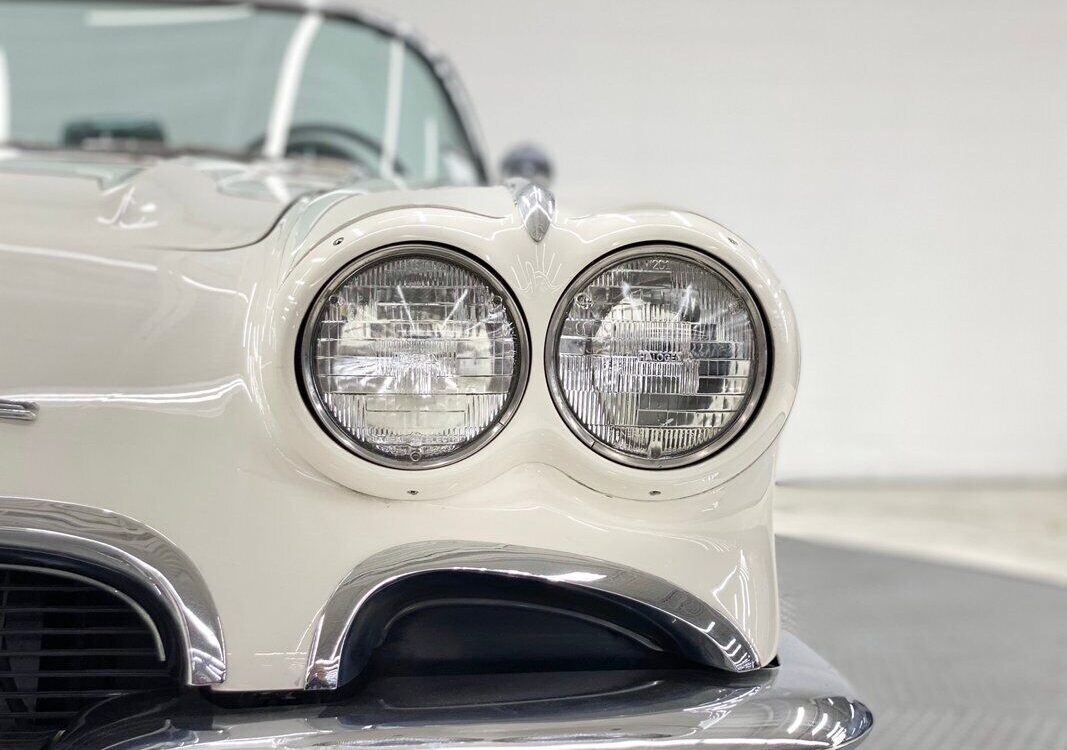 Chevrolet-Corvette-1962-2