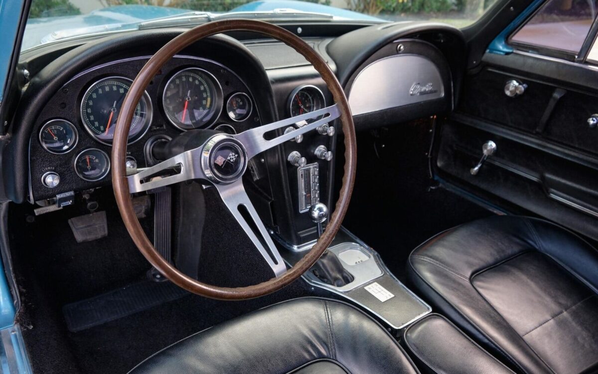 Chevrolet-Corvette-1965-11