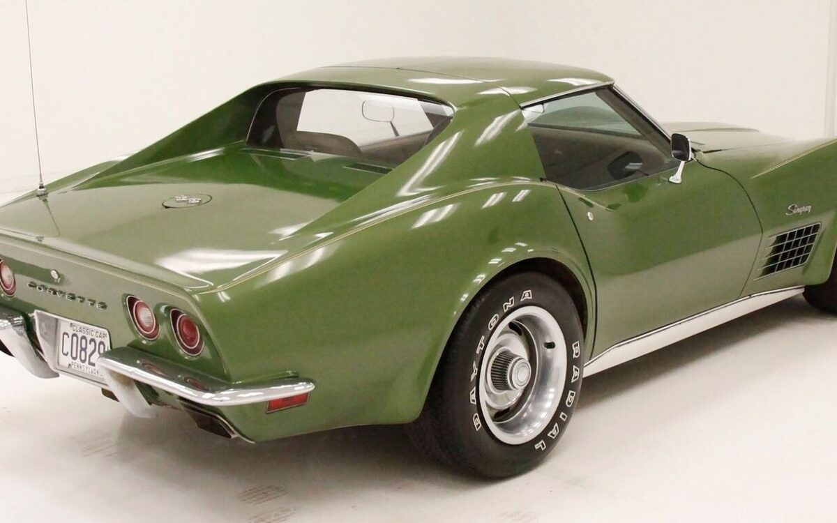 Chevrolet-Corvette-1972-3