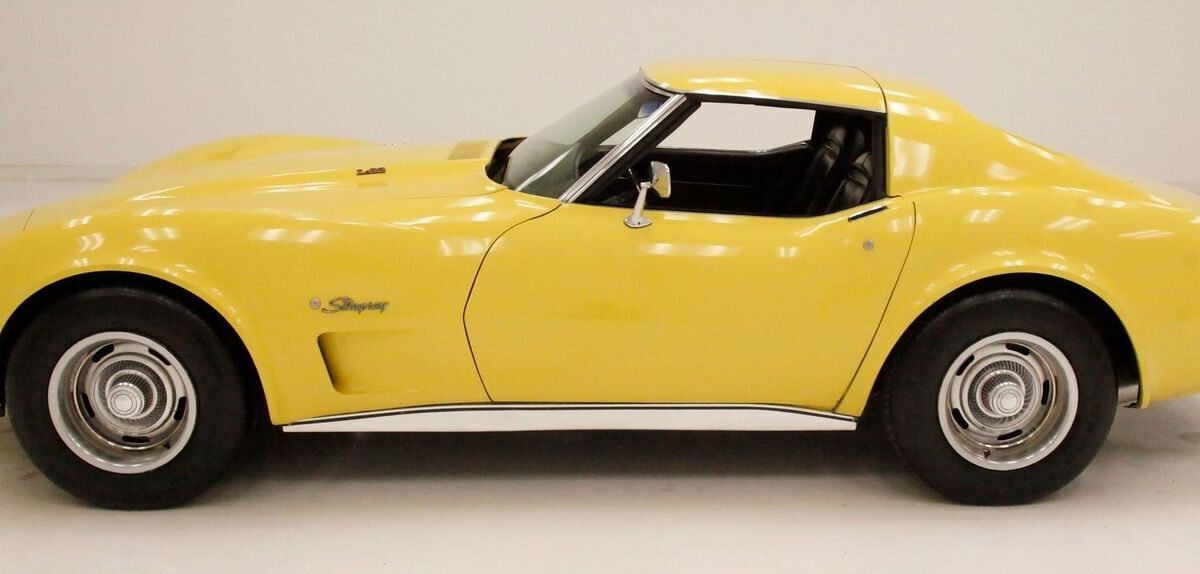 Chevrolet-Corvette-1974-1