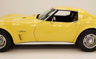 Chevrolet-Corvette-1974-1