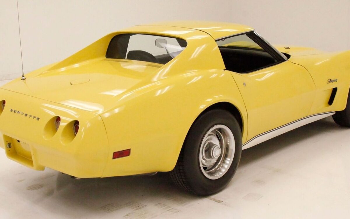 Chevrolet-Corvette-1974-3
