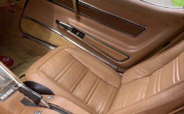 Chevrolet-Corvette-1975-9