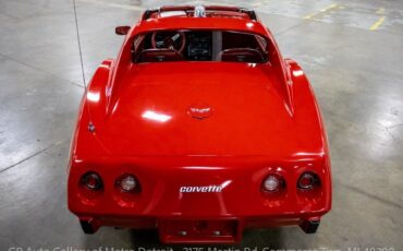 Chevrolet-Corvette-1977-3