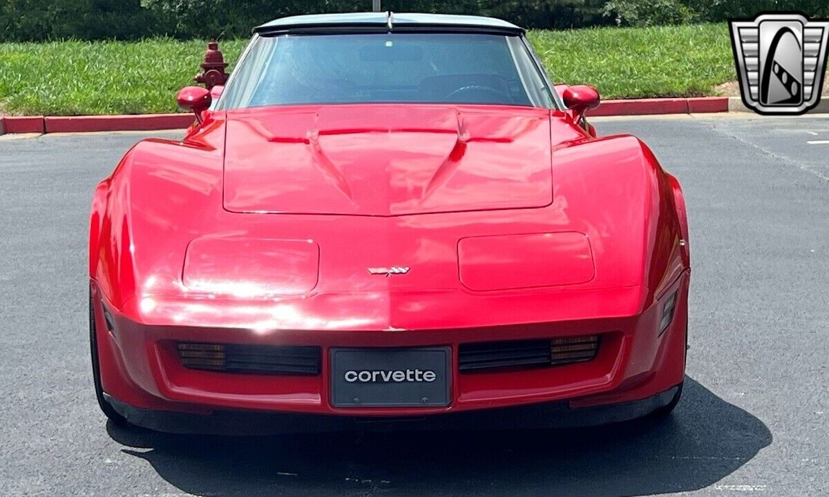 Chevrolet-Corvette-1982-2