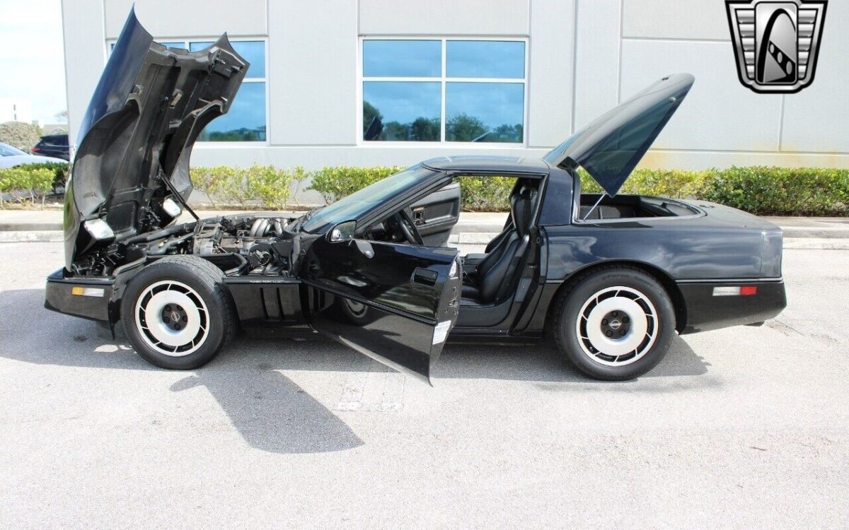 Chevrolet-Corvette-1985-11