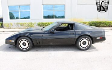 Chevrolet-Corvette-1985-4