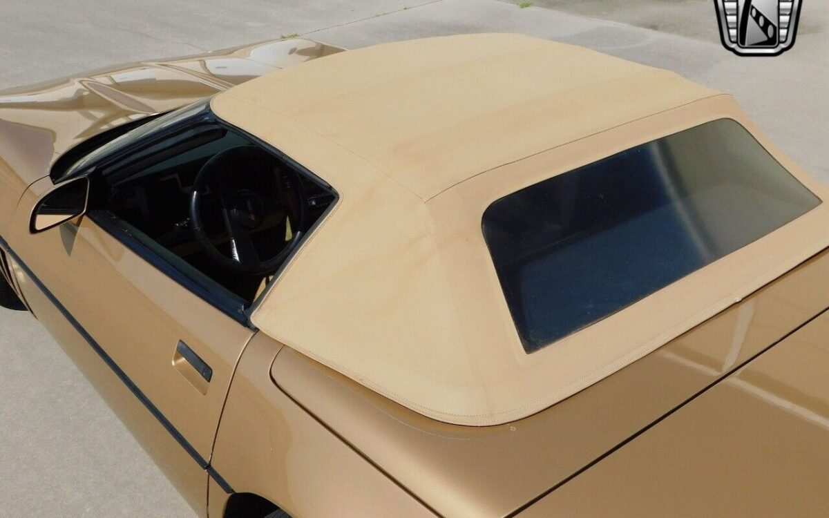 Chevrolet-Corvette-1987-6
