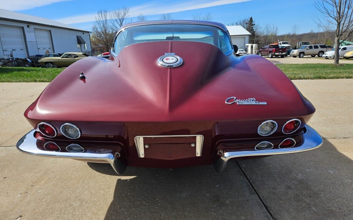 Chevrolet-Corvette-Coupe-1965-12