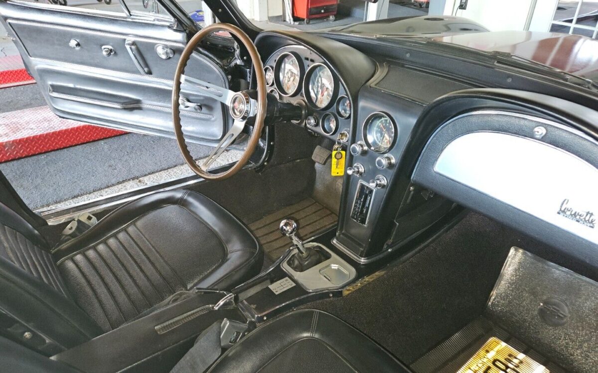 Chevrolet-Corvette-Coupe-1967-10
