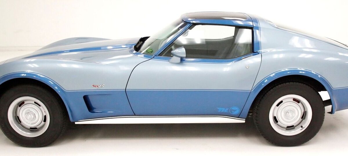Chevrolet-Corvette-Coupe-1977-1