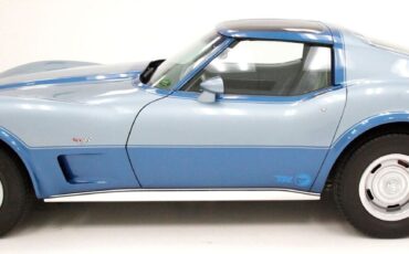 Chevrolet-Corvette-Coupe-1977-1